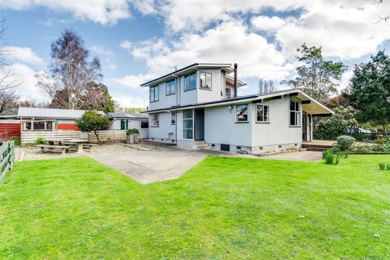 Photo of property in 22 Shanly Street, Waipawa, 4210