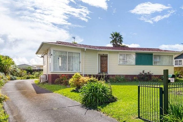 Photo of property in 51 Sikkim Crescent, Clover Park, Auckland, 2019