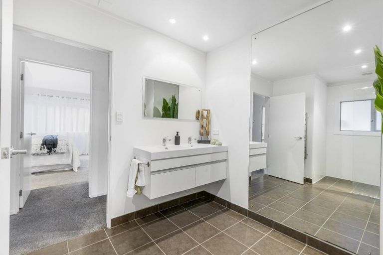 Photo of property in 2 Claude Road, Stanmore Bay, Whangaparaoa, 0932