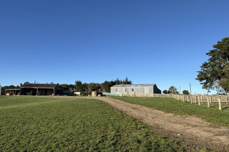 Photo of property in 16 Bay Road, Purakaunui, 9081