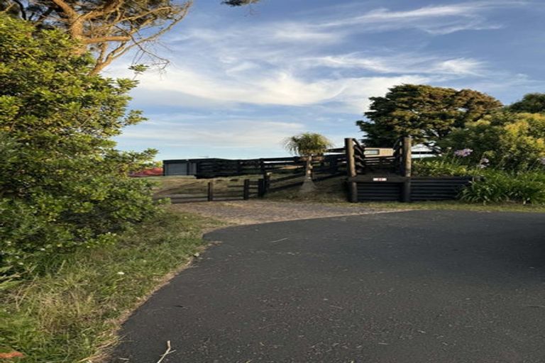 Photo of property in 27 Codlin Road, Waiuku, 2683