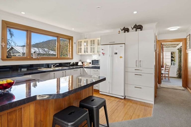 Photo of property in 65 Hampden Street, Picton, 7220
