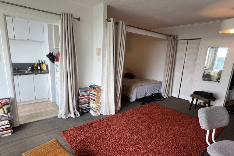 Photo of property in Churchill Flats, 213 The Terrace, Wellington Central, Wellington, 6011