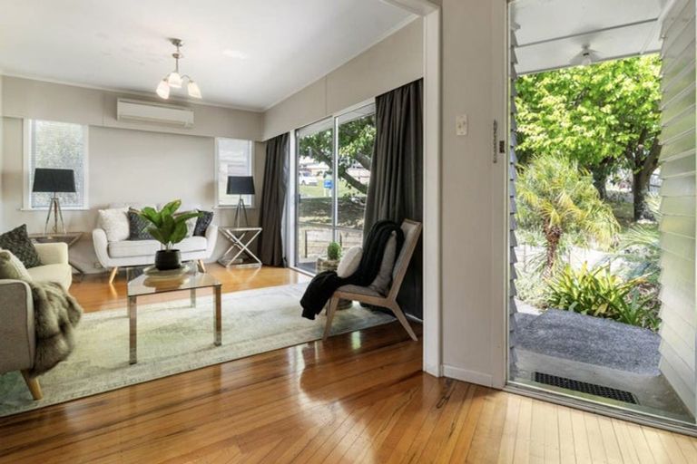 Photo of property in 133 Vodanovich Road, Te Atatu South, Auckland, 0610