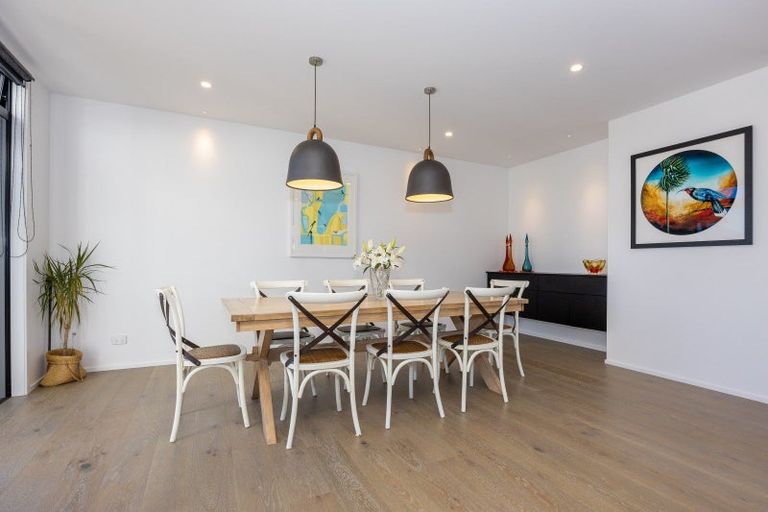 Photo of property in 2 Kotare Drive, Wanaka, 9305