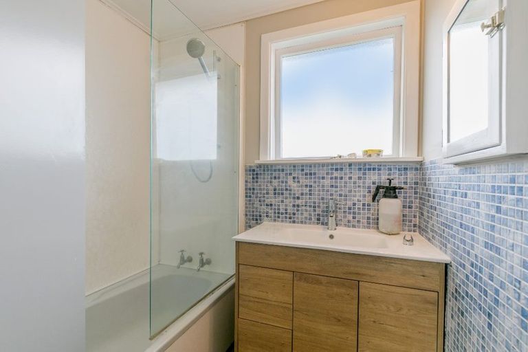 Photo of property in 16 Helena Street, Massey, Auckland, 0614