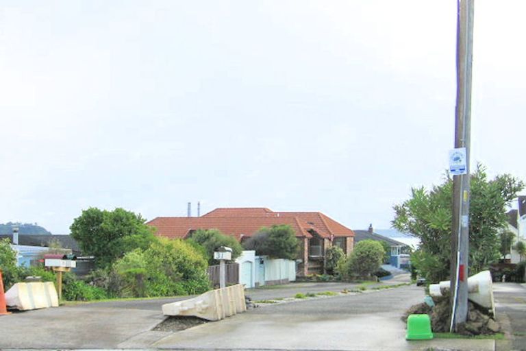 Photo of property in 41 Waller Avenue, Bucklands Beach, Auckland, 2012