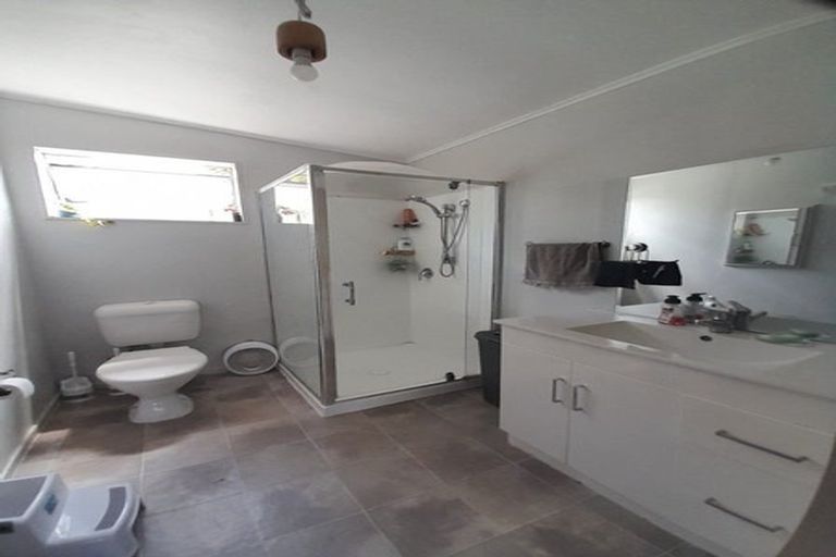 Photo of property in 18 Beihlers Road, Weymouth, Auckland, 2103