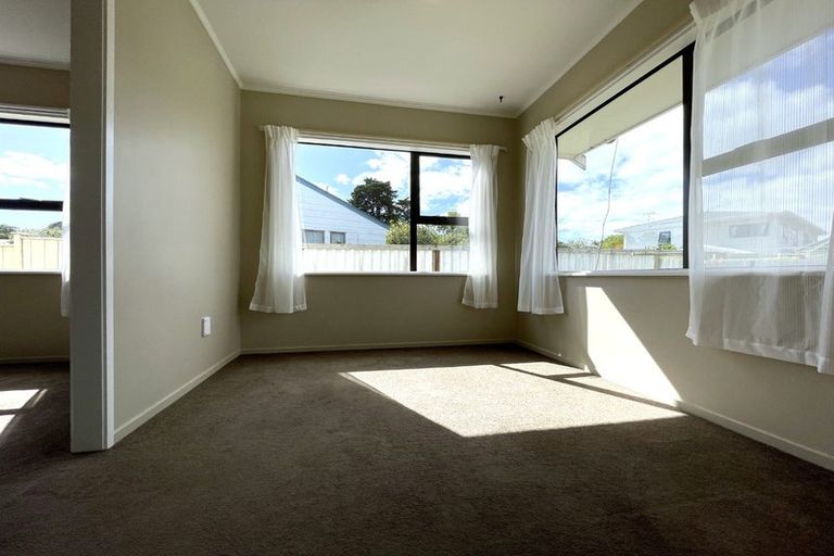 Photo of property in 13 Benygloe Place, Highland Park, Auckland, 2010