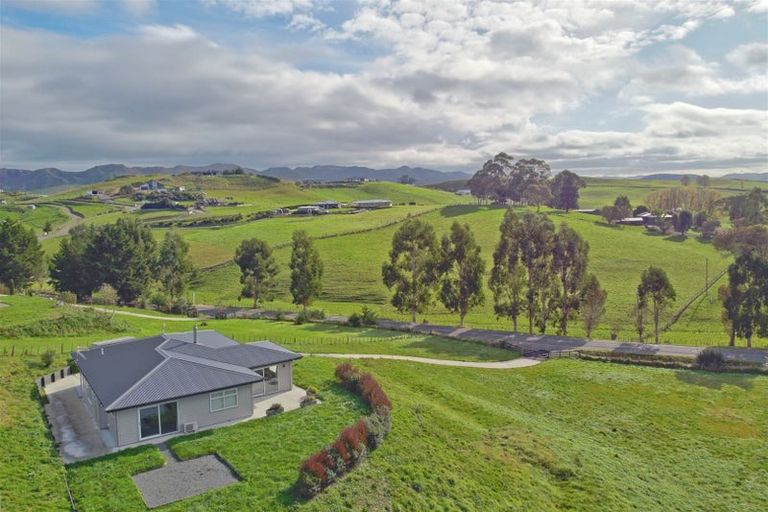 Photo of property in 100 Racecourse Road, Waipawa, 4210