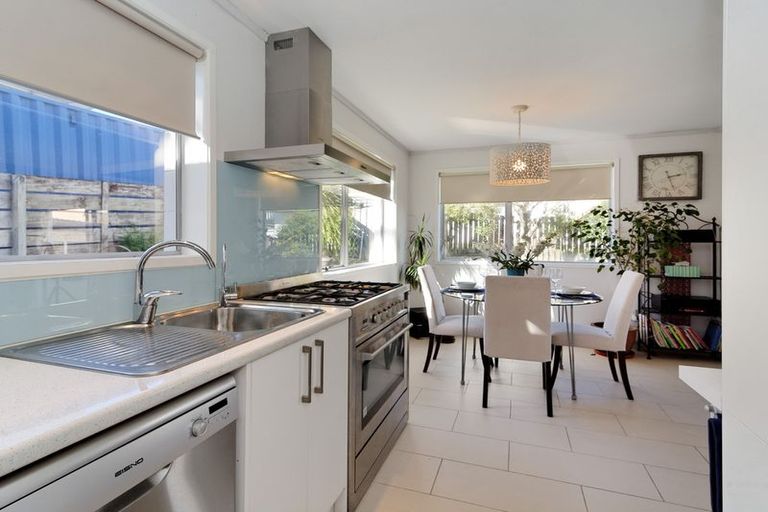 Photo of property in 2a/3 Bowers Road, Glen Eden, Auckland, 0602