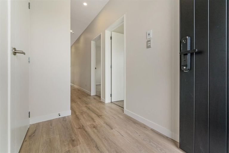 Photo of property in 40 Whakairo Crescent, Gulf Harbour, 0930