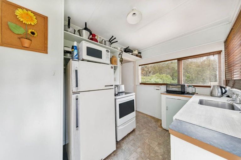 Photo of property in 2 Kay Road, Swanson, Auckland, 0614