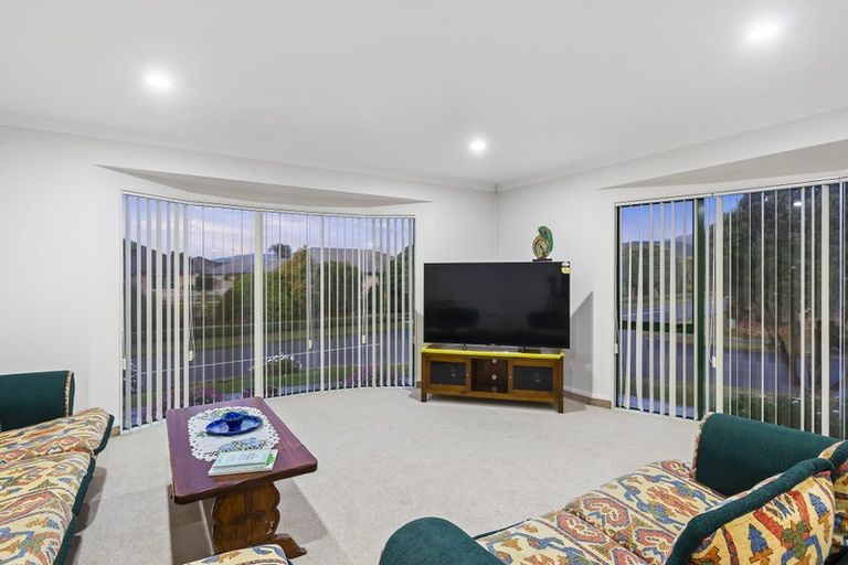 Photo of property in 2 Millennium Hill, Paraparaumu, 5032
