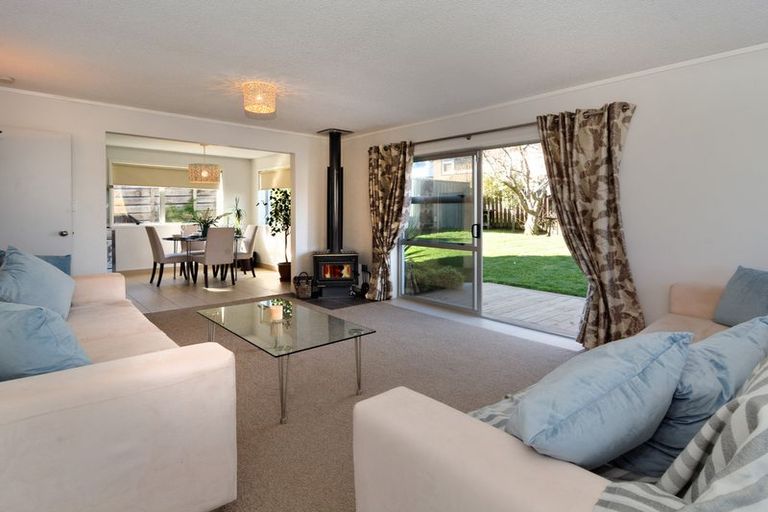 Photo of property in 2a/3 Bowers Road, Glen Eden, Auckland, 0602