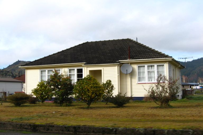 Photo of property in 23 Herald Street, Reefton, 7830