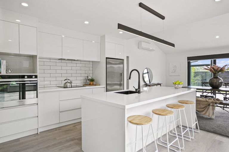 Photo of property in 11 Donnelly Street, Oakura, 4314