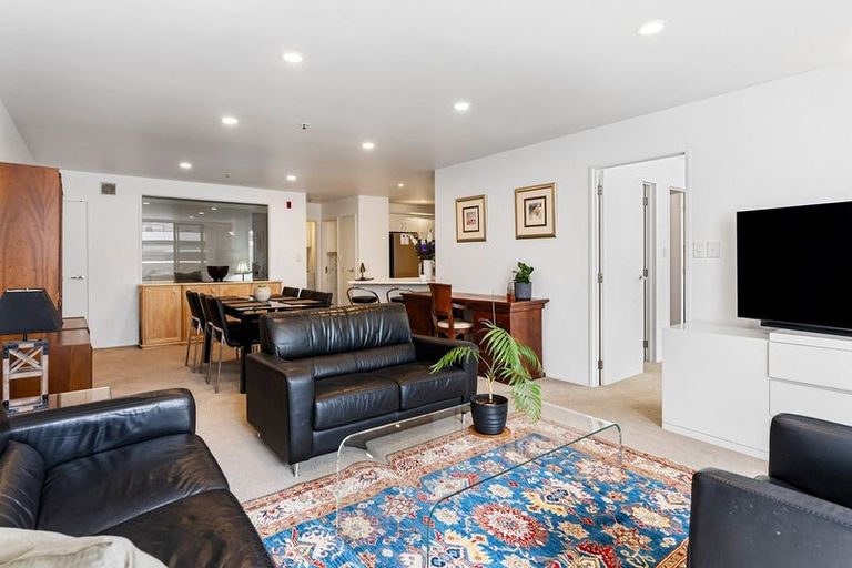Photo of property in 1i/175 Hurstmere Road, Takapuna, Auckland, 0622