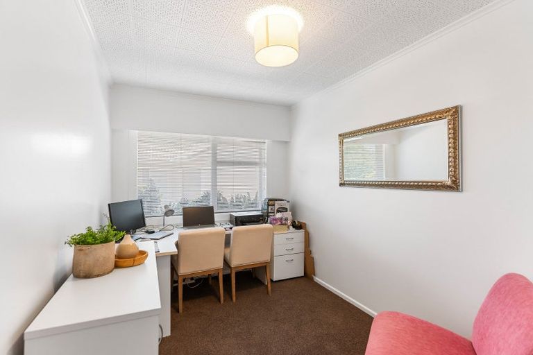 Photo of property in 1/1 Eastcliffe Road, Castor Bay, Auckland, 0620