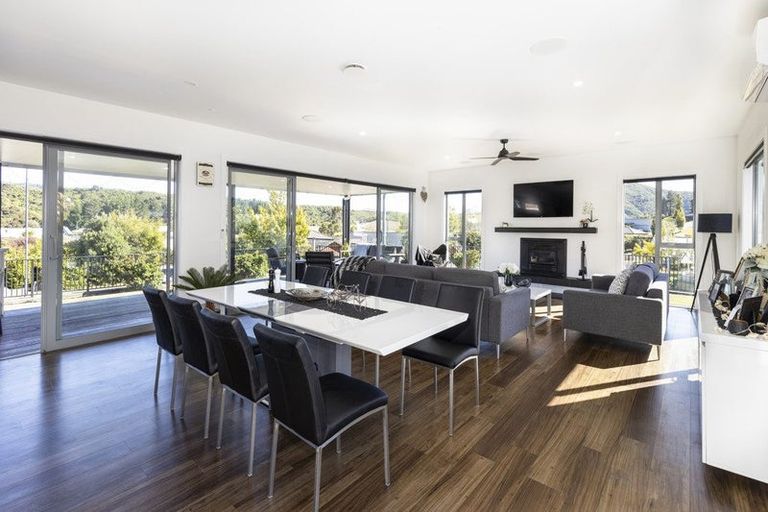 Photo of property in 2 Fantail Heights, Picton, 7220