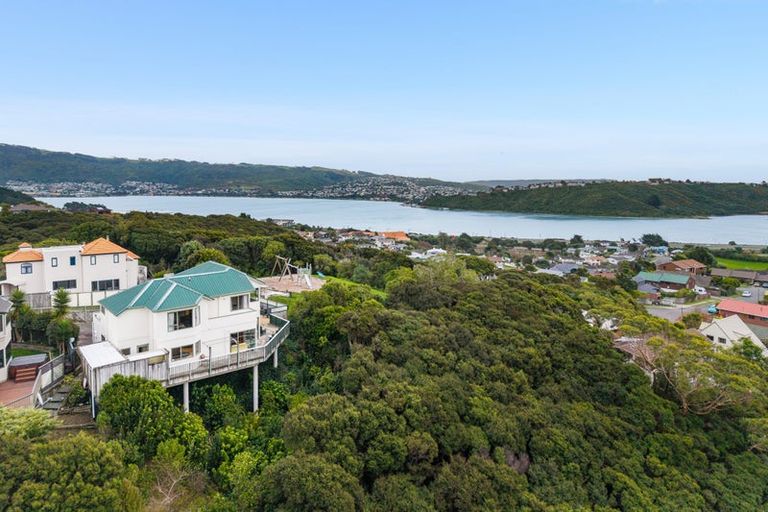 Photo of property in 10 Glengavel Grove, Papakowhai, Porirua, 5024