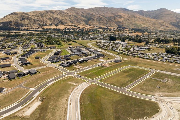 Photo of property in 42 Doug Ledgerwood Drive, Wanaka, 9305