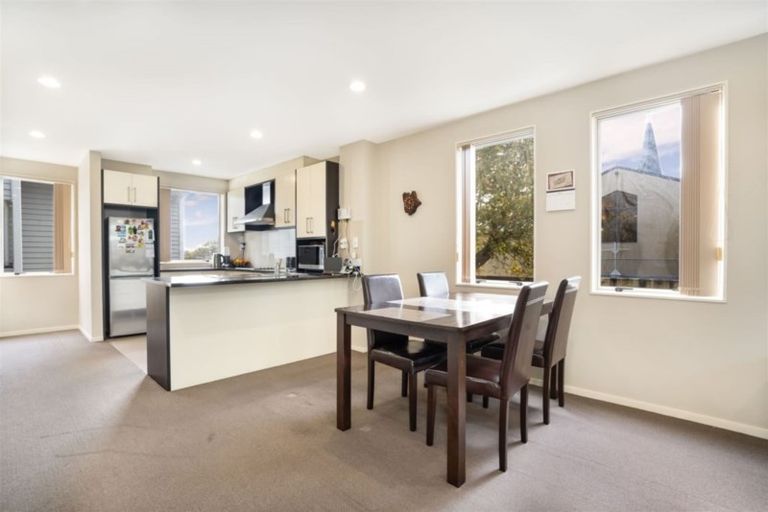 Photo of property in 6/6 Islington Avenue, New Lynn, Auckland, 0600