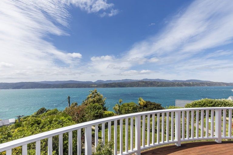 Photo of property in 22 Tai Paku Paku Road, Karaka Bays, Wellington, 6022