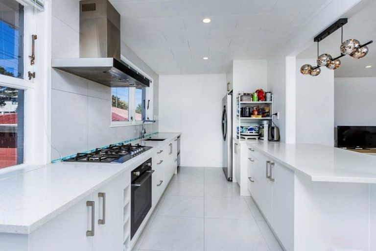 Photo of property in 134 Colwill Road, Massey, Auckland, 0614