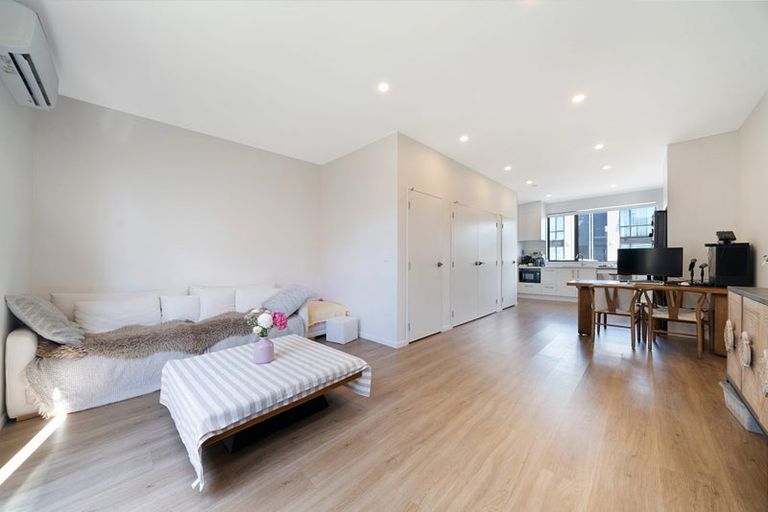 Photo of property in 9 Landing Path Drive, Hobsonville, Auckland, 0616