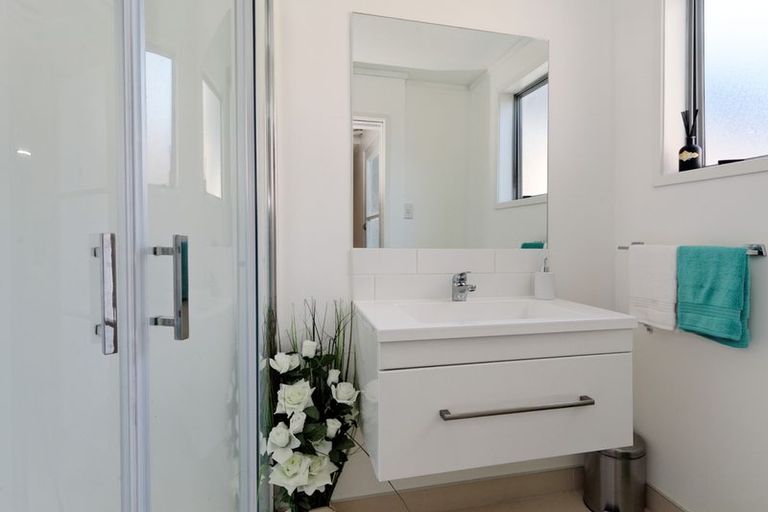 Photo of property in 2a/3 Bowers Road, Glen Eden, Auckland, 0602