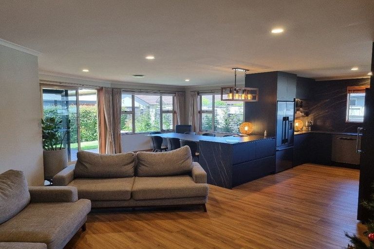 Photo of property in 18 Gibbston Close, Huntington, Hamilton, 3210