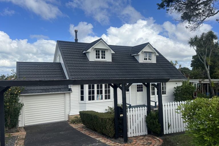 Photo of property in 41 Montgomery Avenue, Rothesay Bay, Auckland, 0630