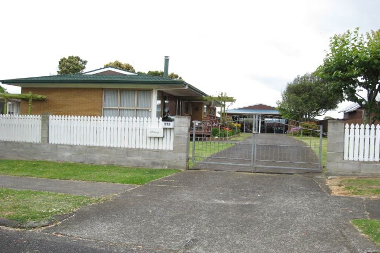 Photo of property in 119 Muir Avenue, Mangere Bridge, Auckland, 2022