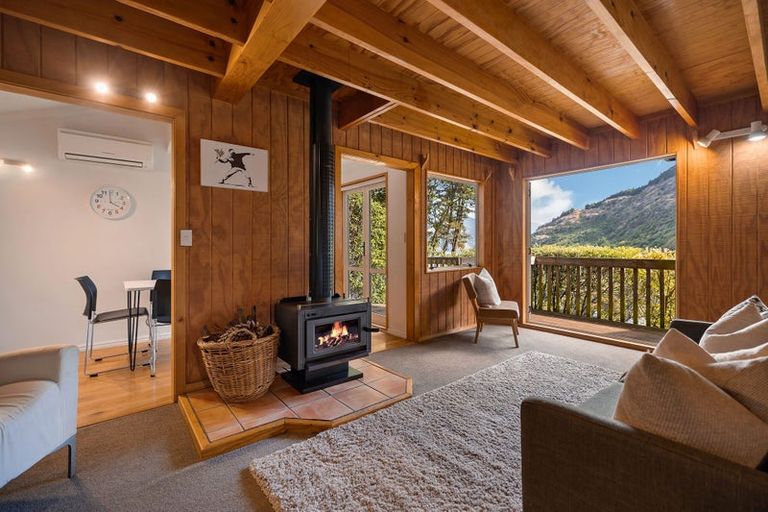 Photo of property in 30a Mackinnon Terrace, Sunshine Bay, Queenstown, 9300