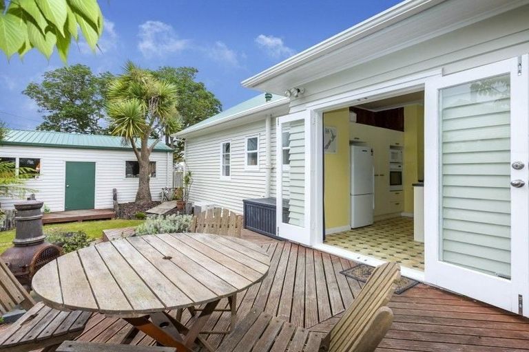 Photo of property in 76 Bell Road, Waiwhetu, Lower Hutt, 5010