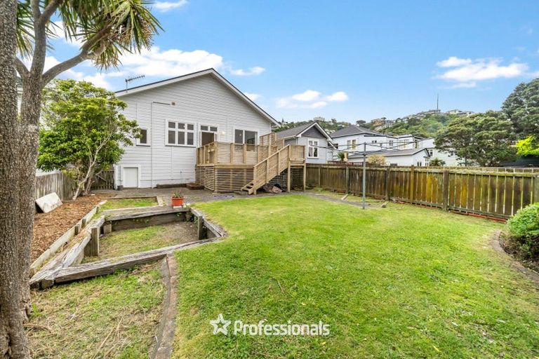 Photo of property in 79 Queens Drive, Lyall Bay, Wellington, 6022