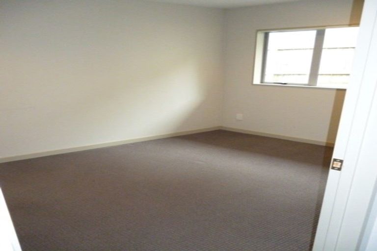 Photo of property in 18 Spoonbill Place, Unsworth Heights, Auckland, 0632