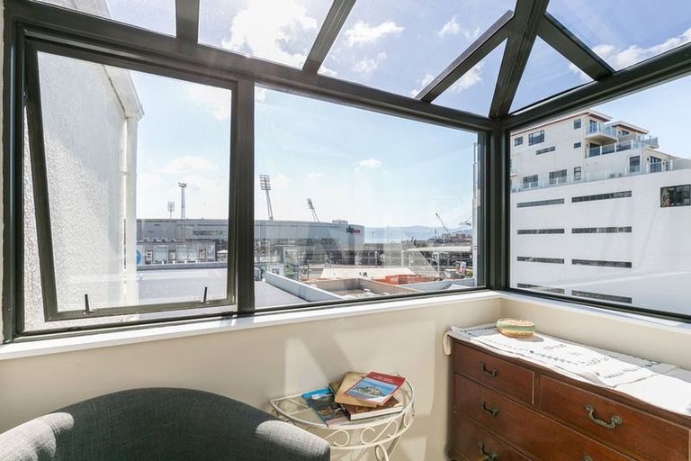 Photo of property in 16j Hobson Street, Thorndon, Wellington, 6011