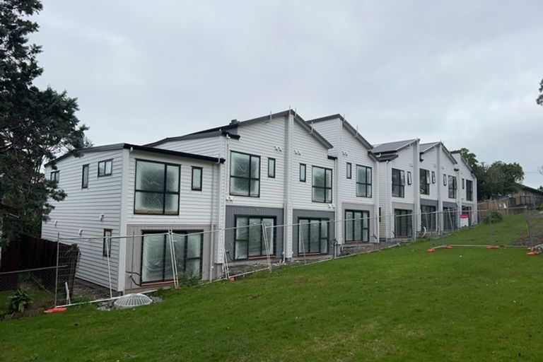 Photo of property in 30a/5 Tirimoana Road, Te Atatu South, Auckland, 0602