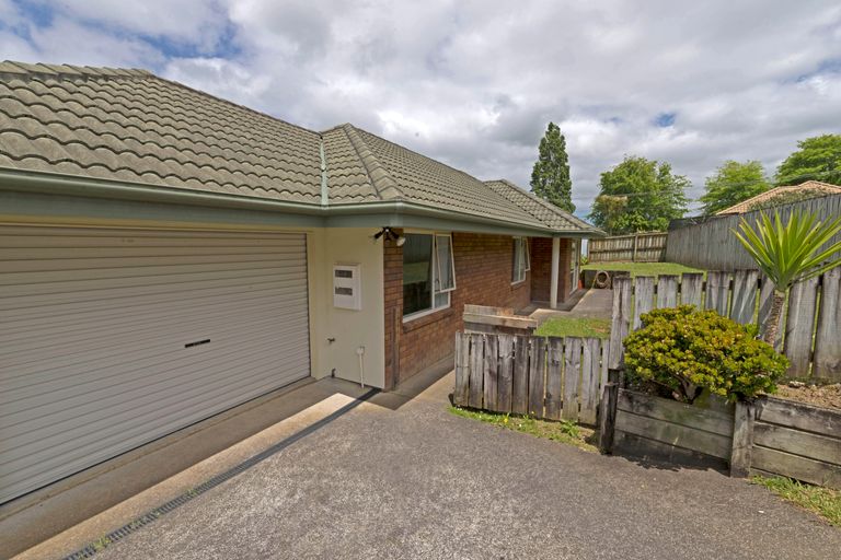 Photo of property in 15 Cretian Crescent, Henderson, Auckland, 0612