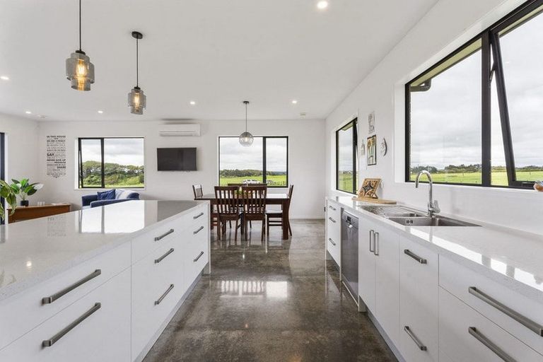 Photo of property in 130 Hurworth Road, Hurworth, New Plymouth, 4371