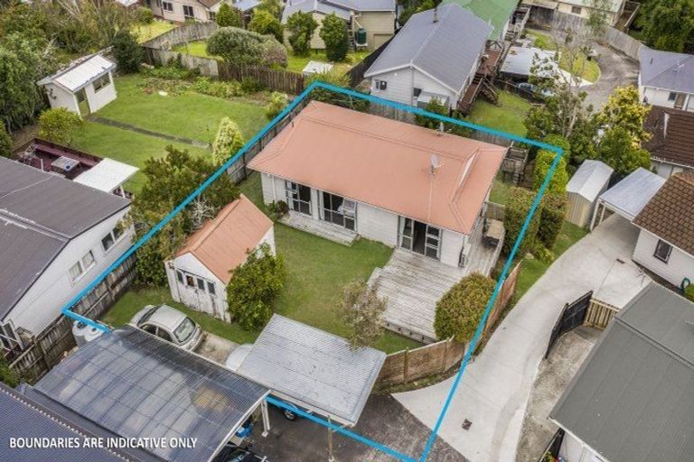Photo of property in 23 Luckens Road, West Harbour, Auckland, 0618