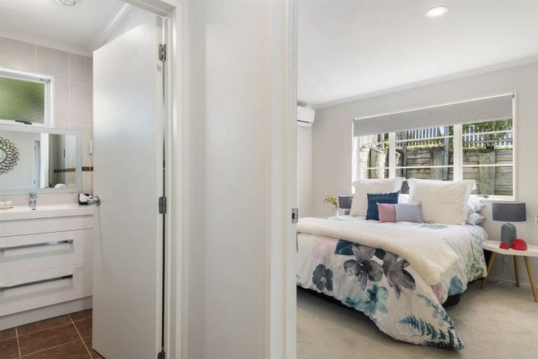 Photo of property in 941 East Coast Road, Torbay, Auckland, 0630