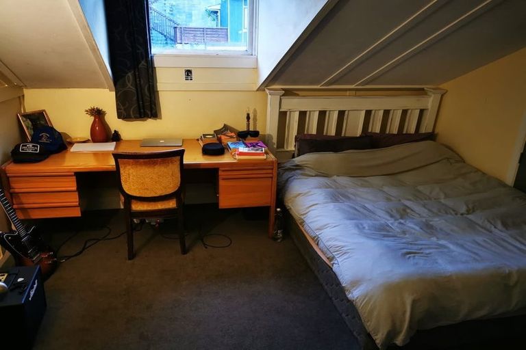 Photo of property in 80 Queens Drive, Lyall Bay, Wellington, 6022