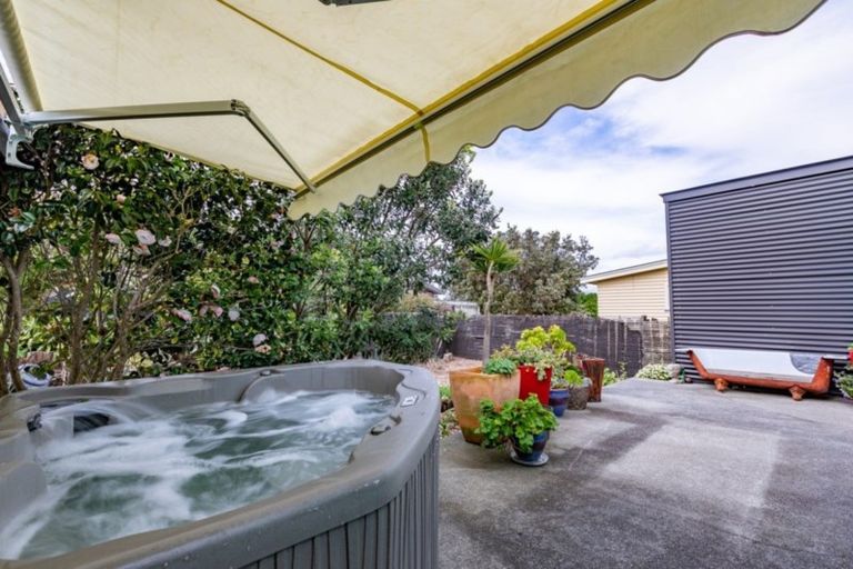 Photo of property in 9 Mahana Road, Paraparaumu Beach, Paraparaumu, 5032