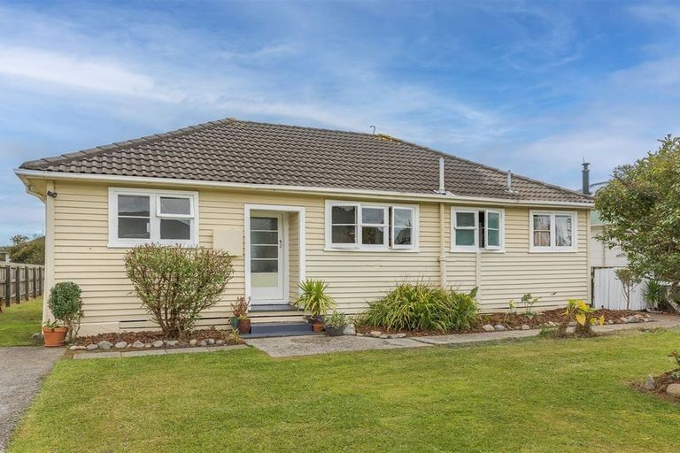 Photo of property in 4 Colvin Street, Westport, 7825