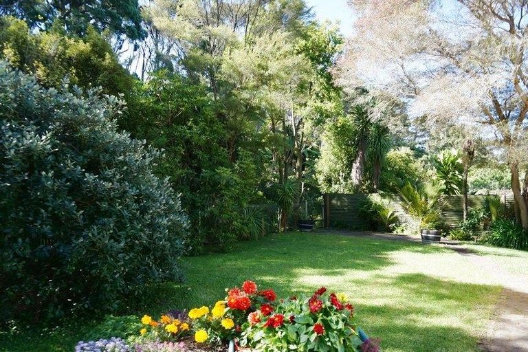 Photo of property in 35 Birdwood Road, Swanson, Auckland, 0612