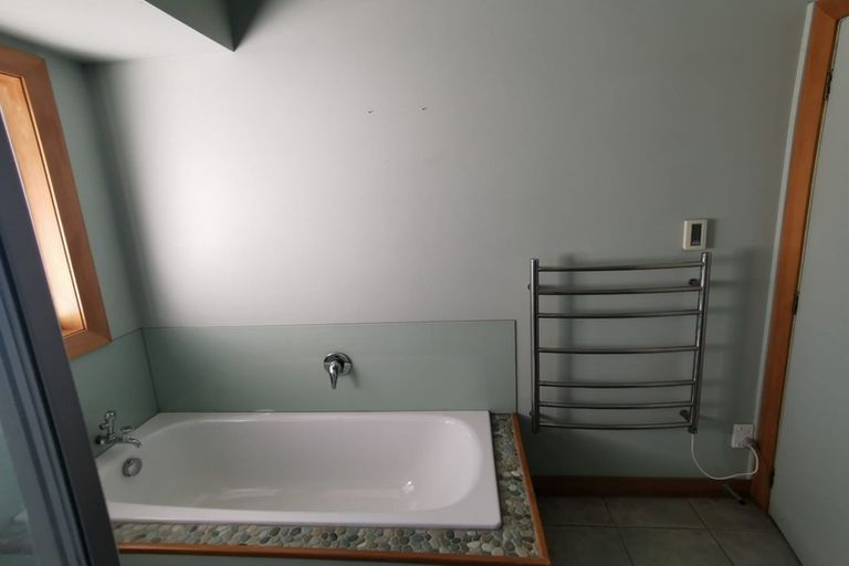 Photo of property in 14 Lyttelton Avenue, Forrest Hill, Auckland, 0620