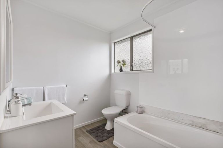 Photo of property in 12 Hoturoa Place, Manurewa, Auckland, 2102